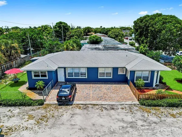 $2,350 | 1430 North J Street, Unit 2, Lake Worth Beach, FL 33460