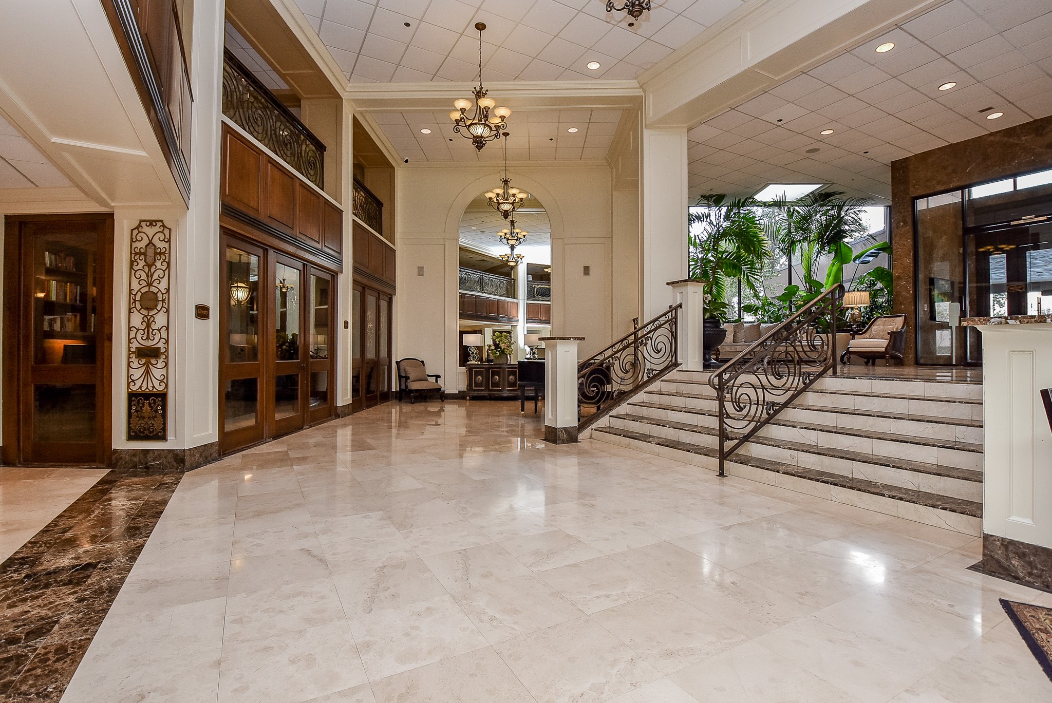 3525 Sage Road, Unit 1407 Houston, TX 77056 - Photo 25 of 34 an entryway in a hall with a front door