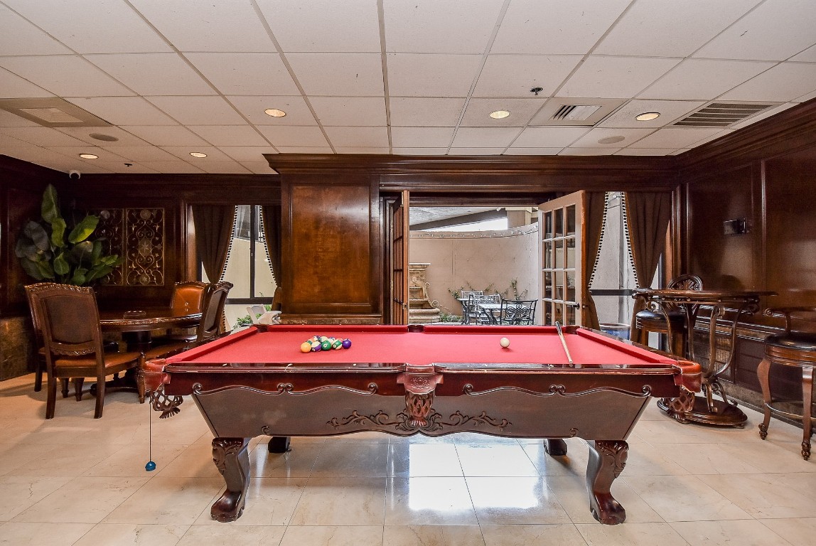 3525 Sage Road, Unit 1407 Houston, TX 77056 - Photo 28 of 34 a room with furniture and pool table