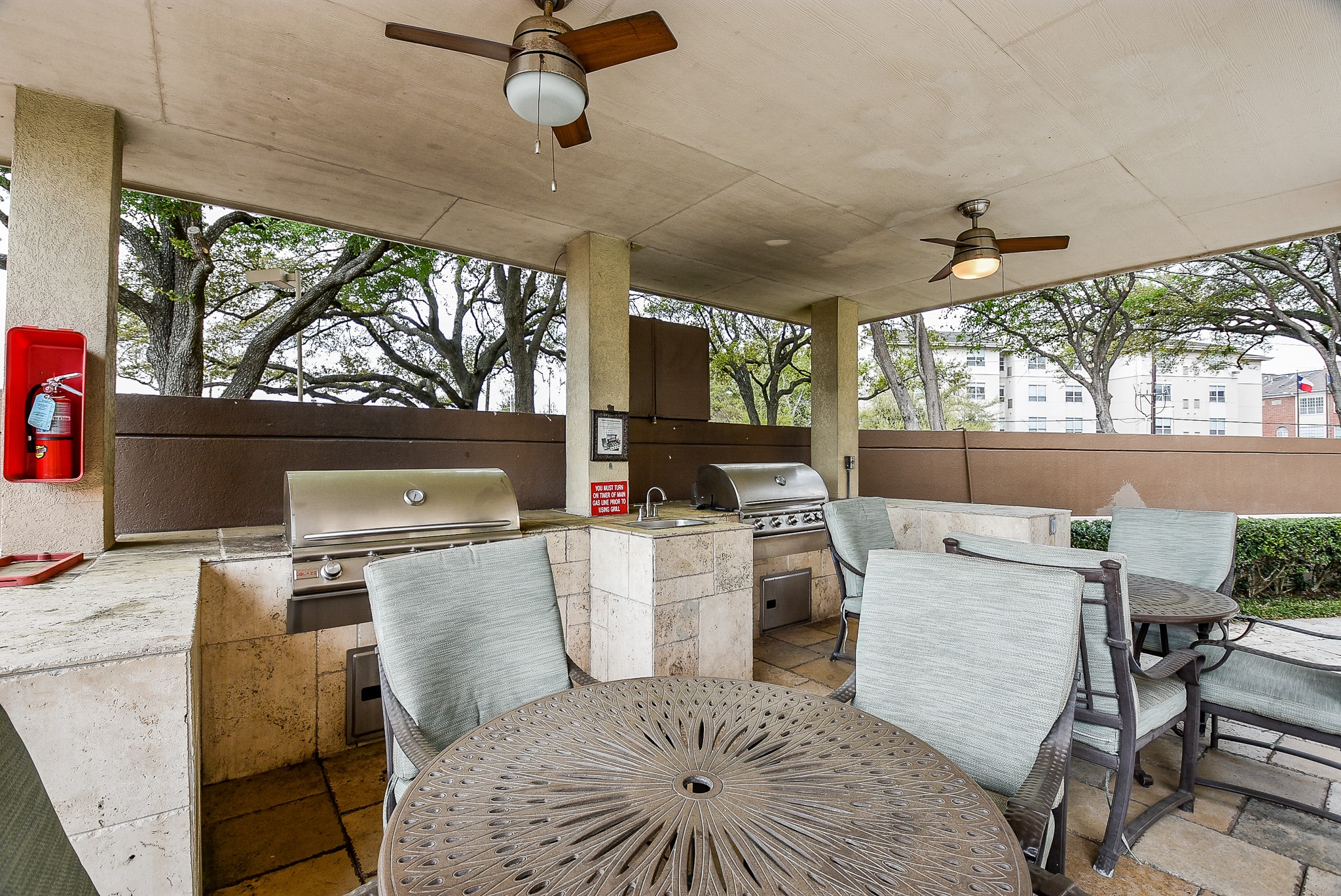 3525 Sage Road, Unit 1407 Houston, TX 77056 - Photo 33 of 34 a living room with furniture a flat screen tv and a fireplace