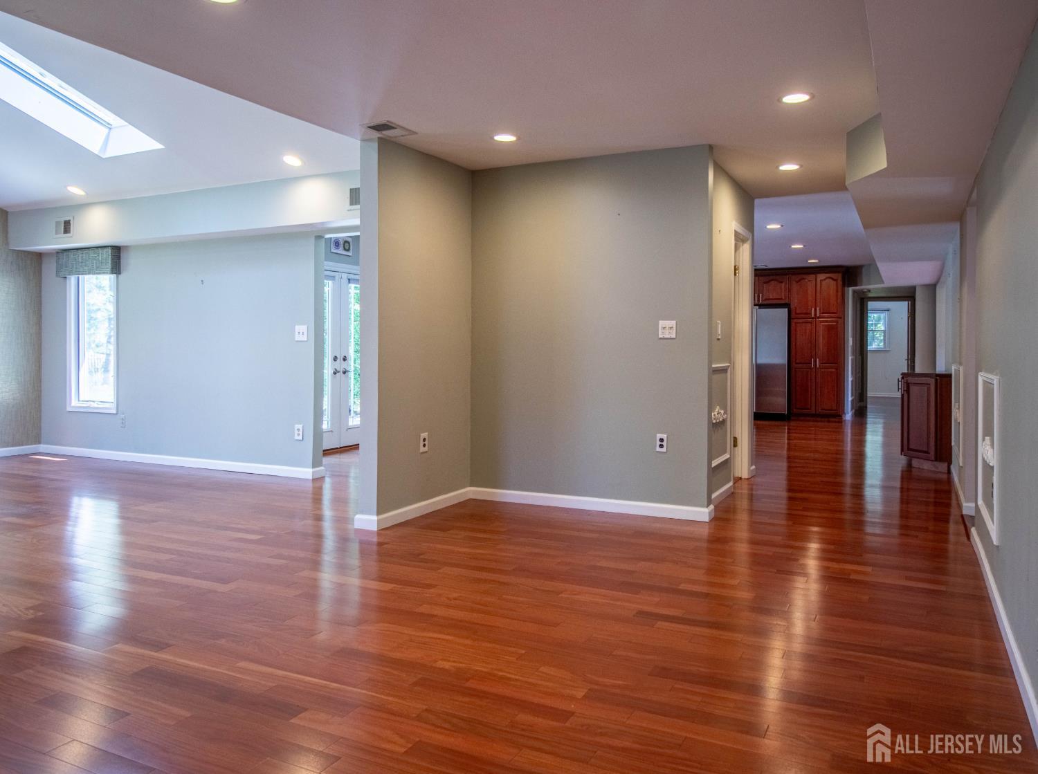 142 Monmouth Road Monroe Township, NJ 08831 - Photo 11 of 37