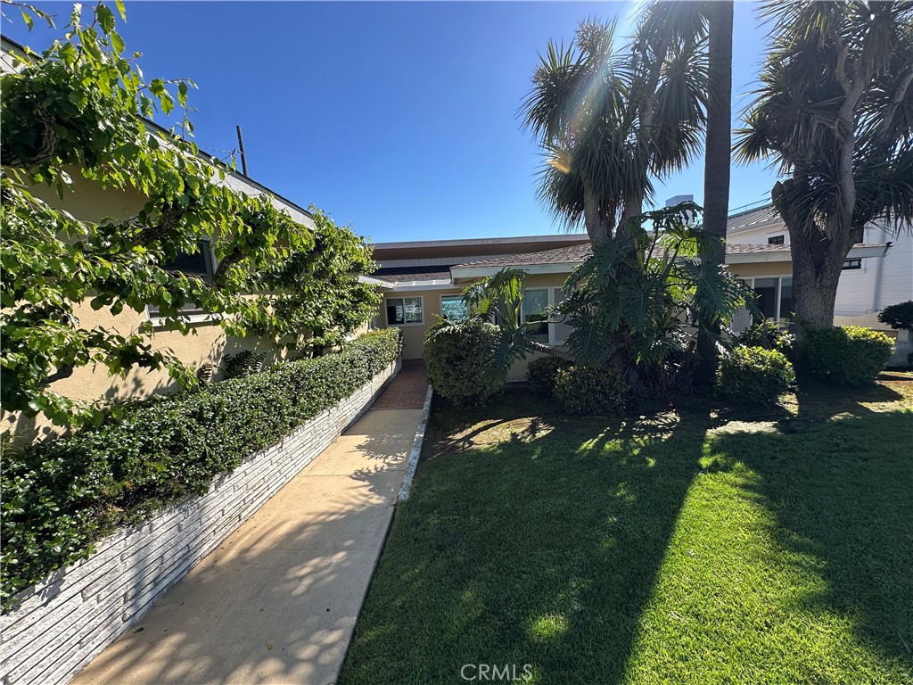 1221 Kings Road Newport Beach, CA 92663 - Photo 5 of 14 a view of a garden
