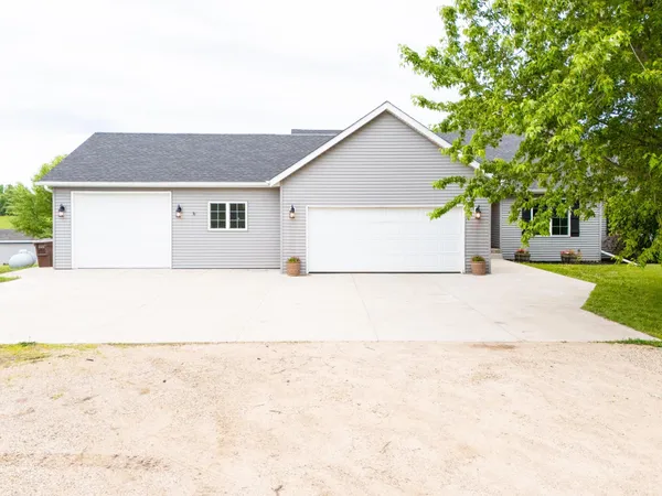 $539,900 | 71187 240th Street, Dassel, MN 55325