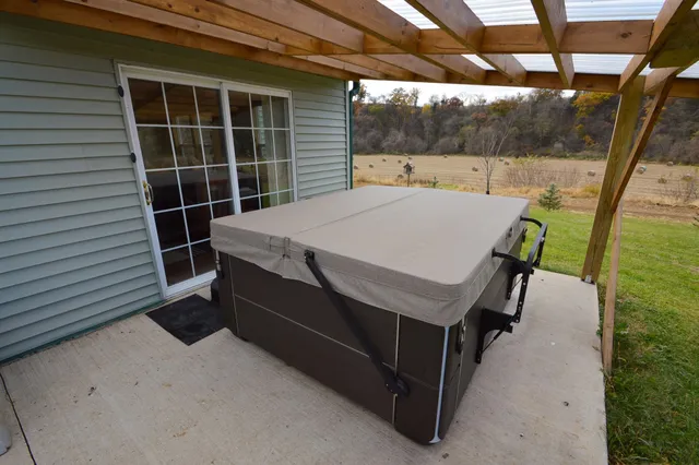 $795,000 | 7469 Grant River Road, Cassville, WI 53806