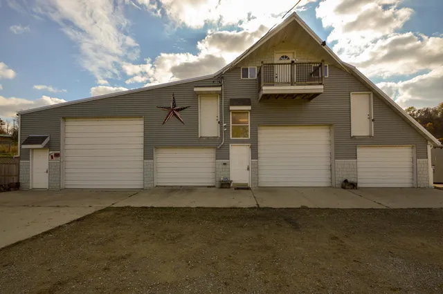 $795,000 | 7469 Grant River Road, Cassville, WI 53806