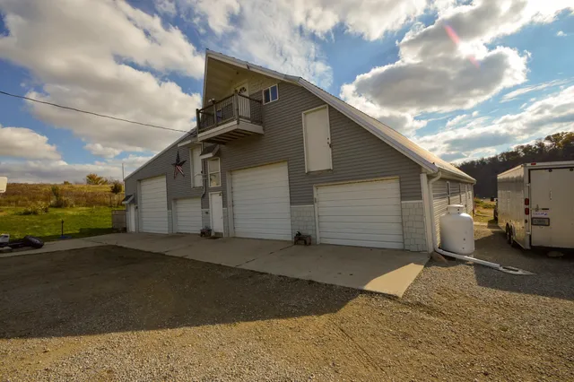 $795,000 | 7469 Grant River Road, Cassville, WI 53806