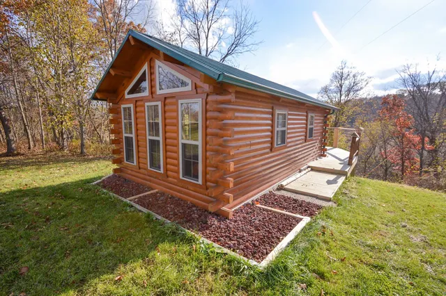 $795,000 | 7469 Grant River Road, Cassville, WI 53806