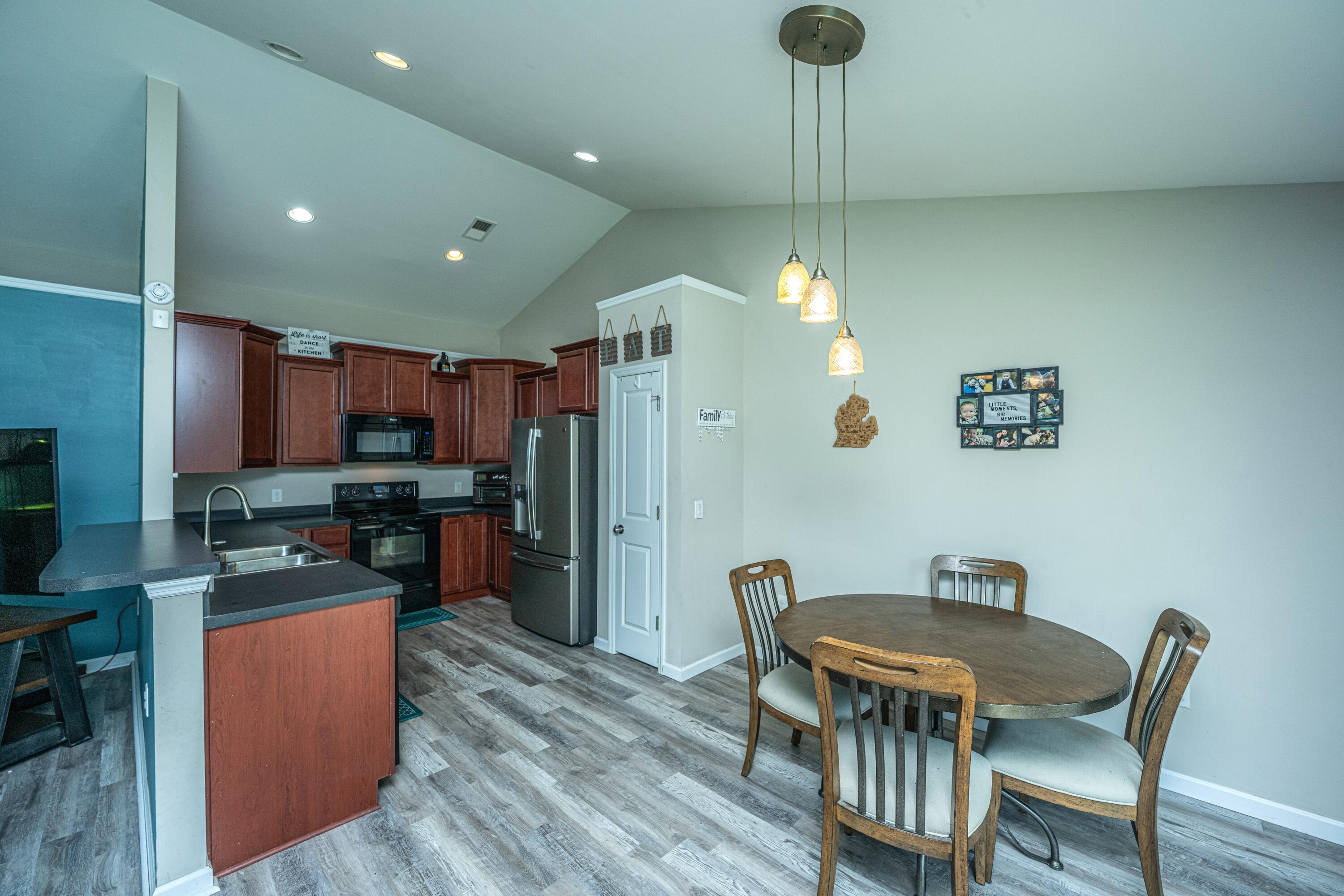 213 Alpine Road Summerville, SC 29485 - Photo 11 of 39 kitchen