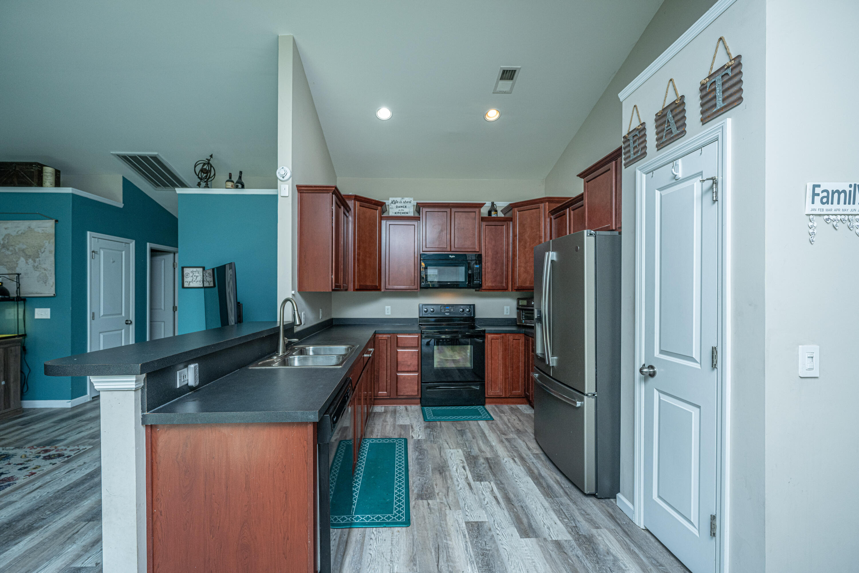 213 Alpine Road Summerville, SC 29485 - Photo 12 of 39 Good Amount of Cabinets