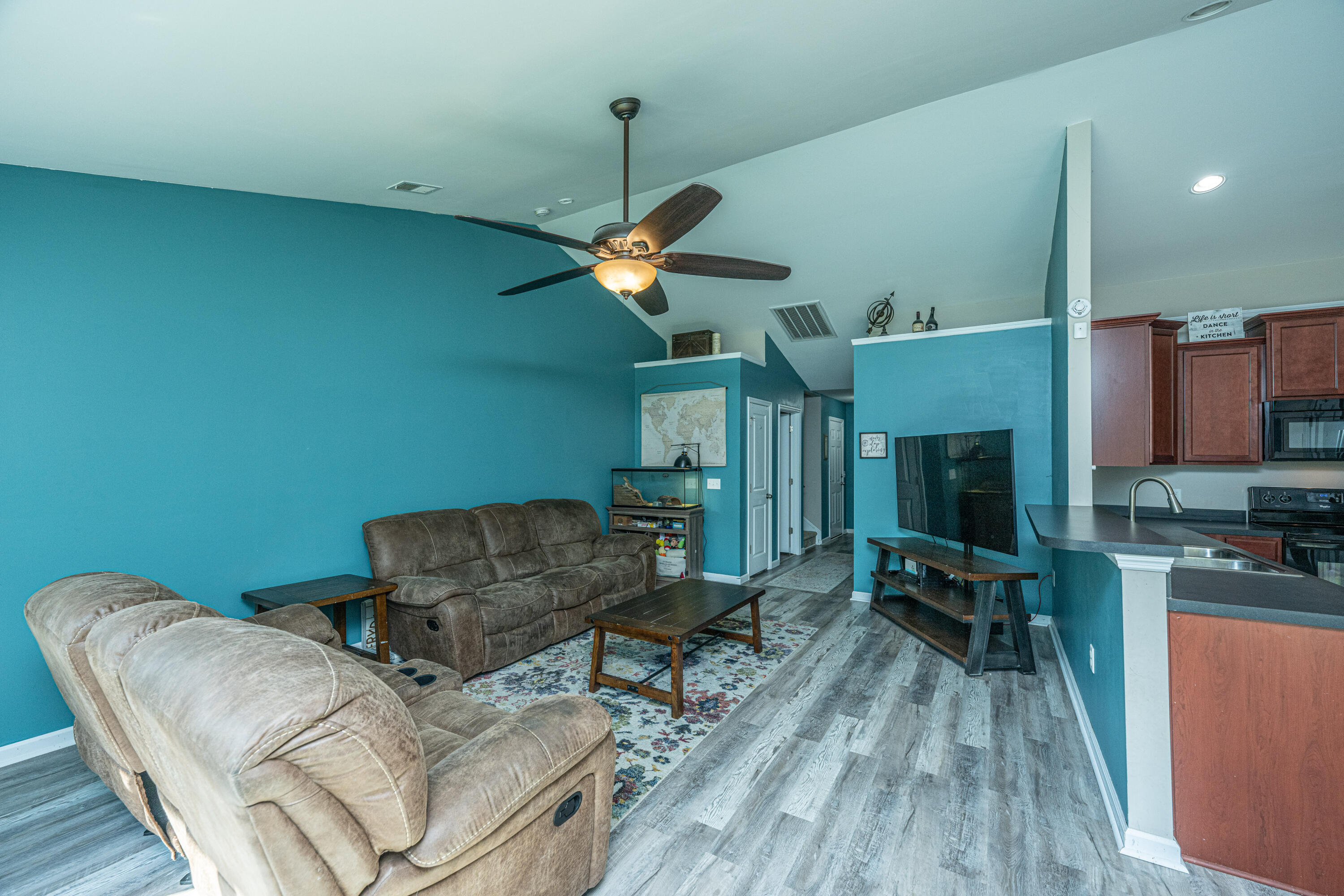 213 Alpine Road Summerville, SC 29485 - Photo 5 of 39 Vaulted Ceilings