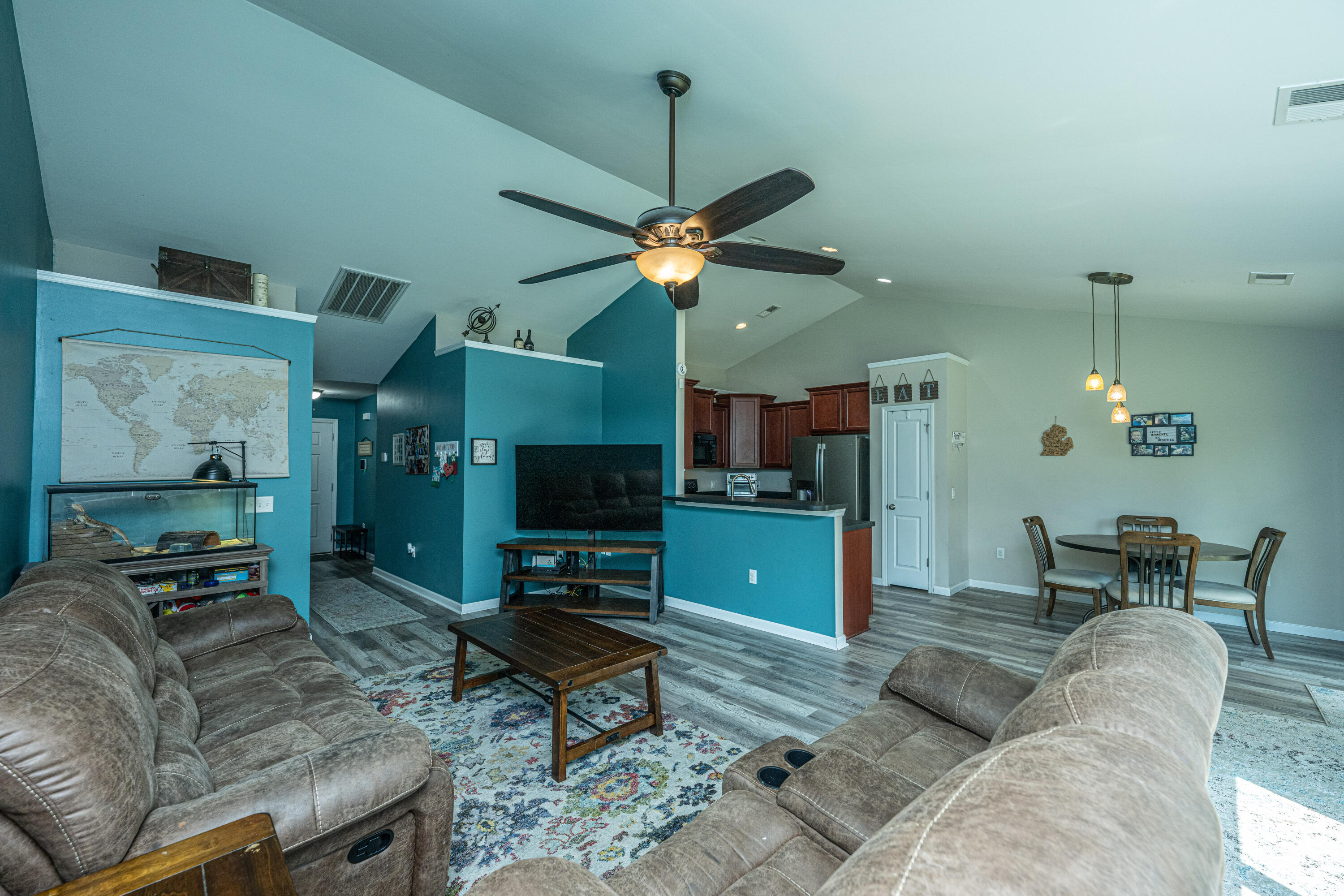 213 Alpine Road Summerville, SC 29485 - Photo 7 of 39 Great Space