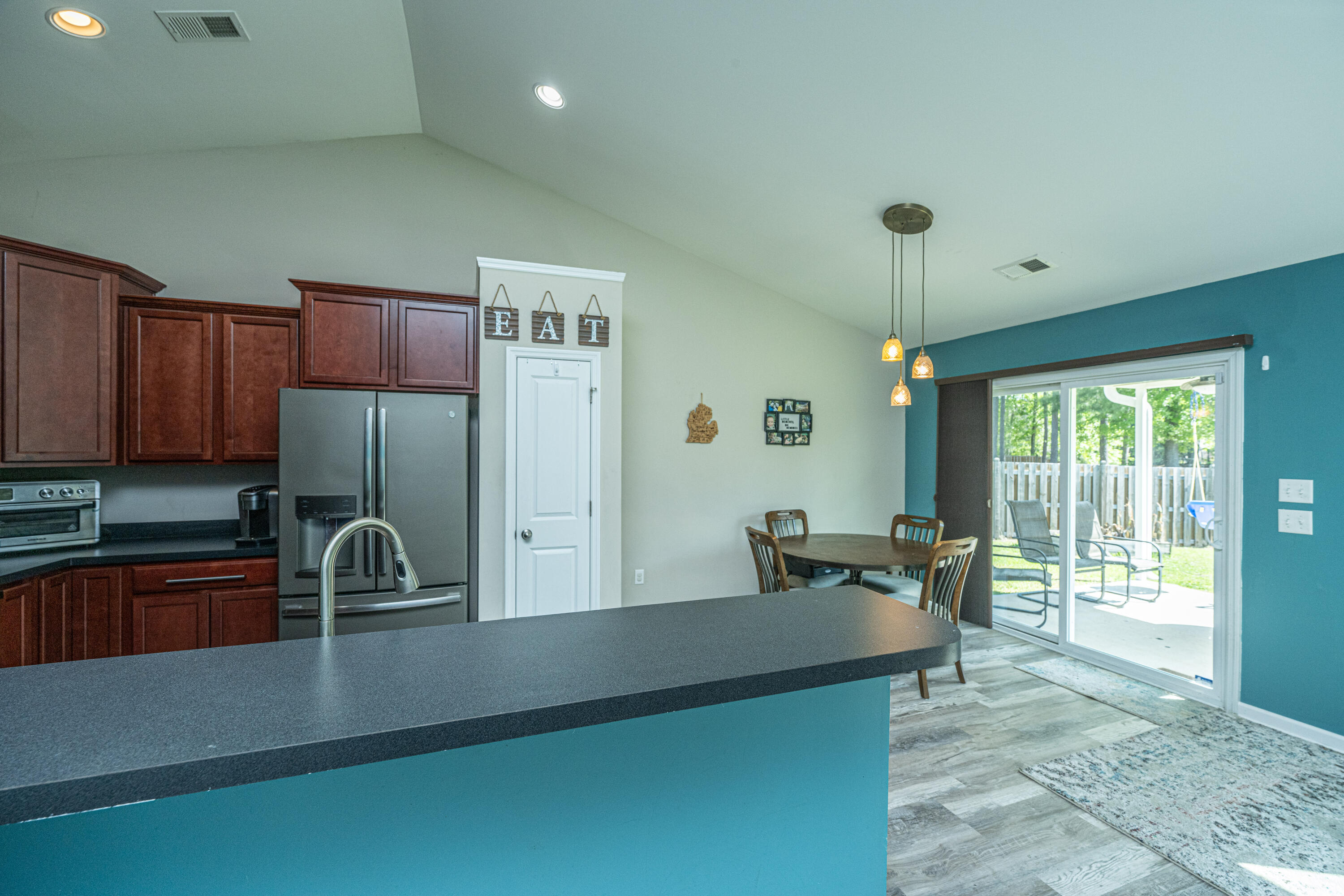 213 Alpine Road Summerville, SC 29485 - Photo 9 of 39 Bar area