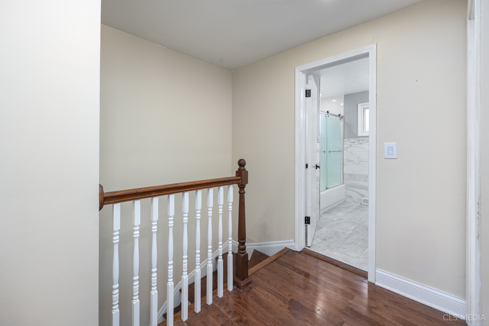 20 North Albert Street Mount Prospect, IL 60056 - Photo 9 of 25 a view of a hallway with wooden floor