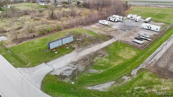 $275,000 | 6901 Godfrey Road, Godfrey, IL 62035