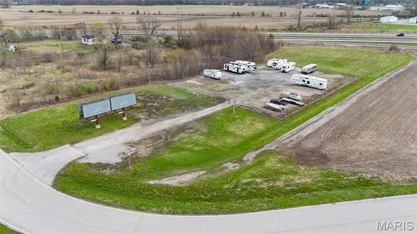 $275,000 | 6901 Godfrey Road, Godfrey, IL 62035