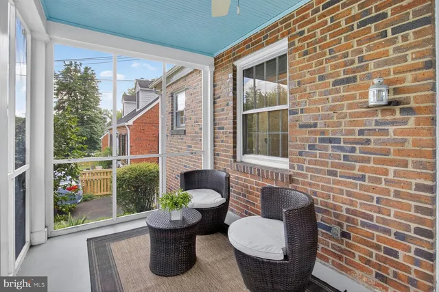 $925,000 | 834 North Abingdon Street, Arlington, VA 22203