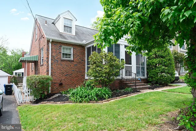 $925,000 | 834 North Abingdon Street, Arlington, VA 22203