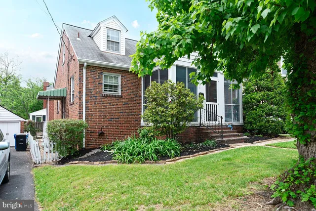 $925,000 | 834 North Abingdon Street, Arlington, VA 22203
