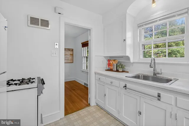 $925,000 | 834 North Abingdon Street, Arlington, VA 22203
