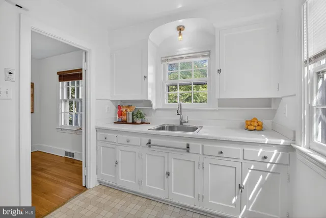 $925,000 | 834 North Abingdon Street, Arlington, VA 22203