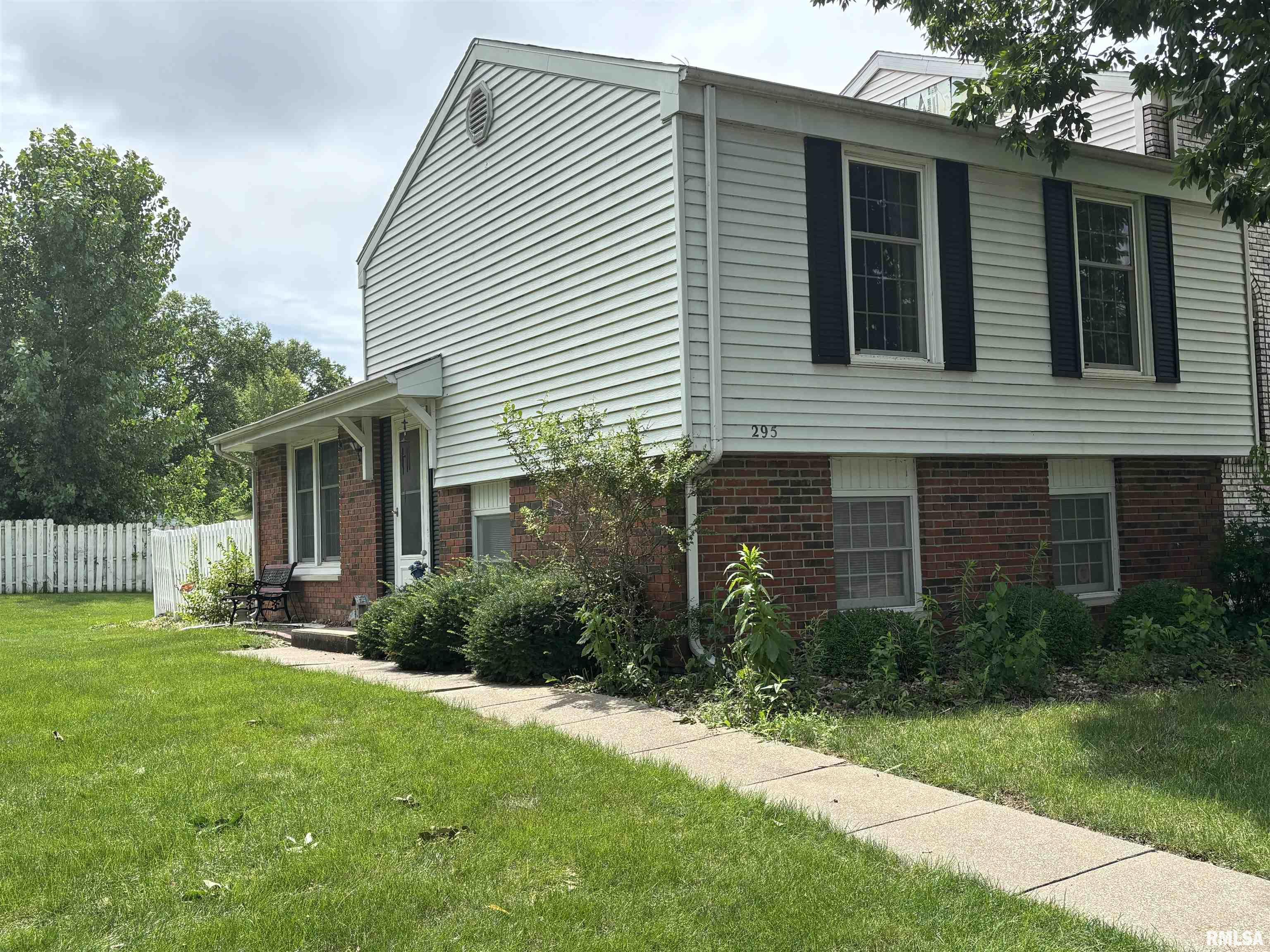 295 Jamestown Road Macomb, IL 61455 - Photo 1 of 17 Gallery Image 1