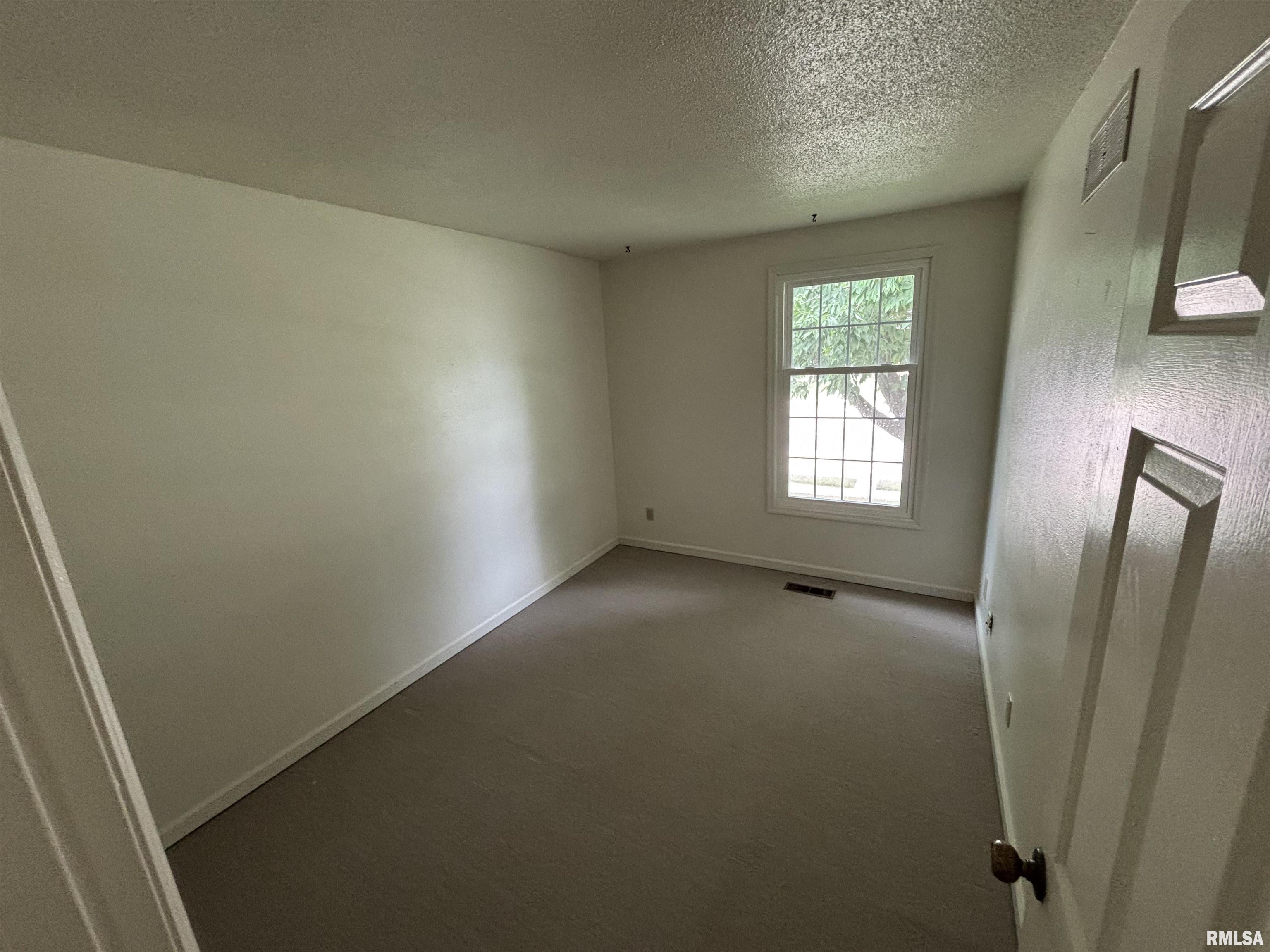 295 Jamestown Road Macomb, IL 61455 - Photo 14 of 17 Gallery Image 14