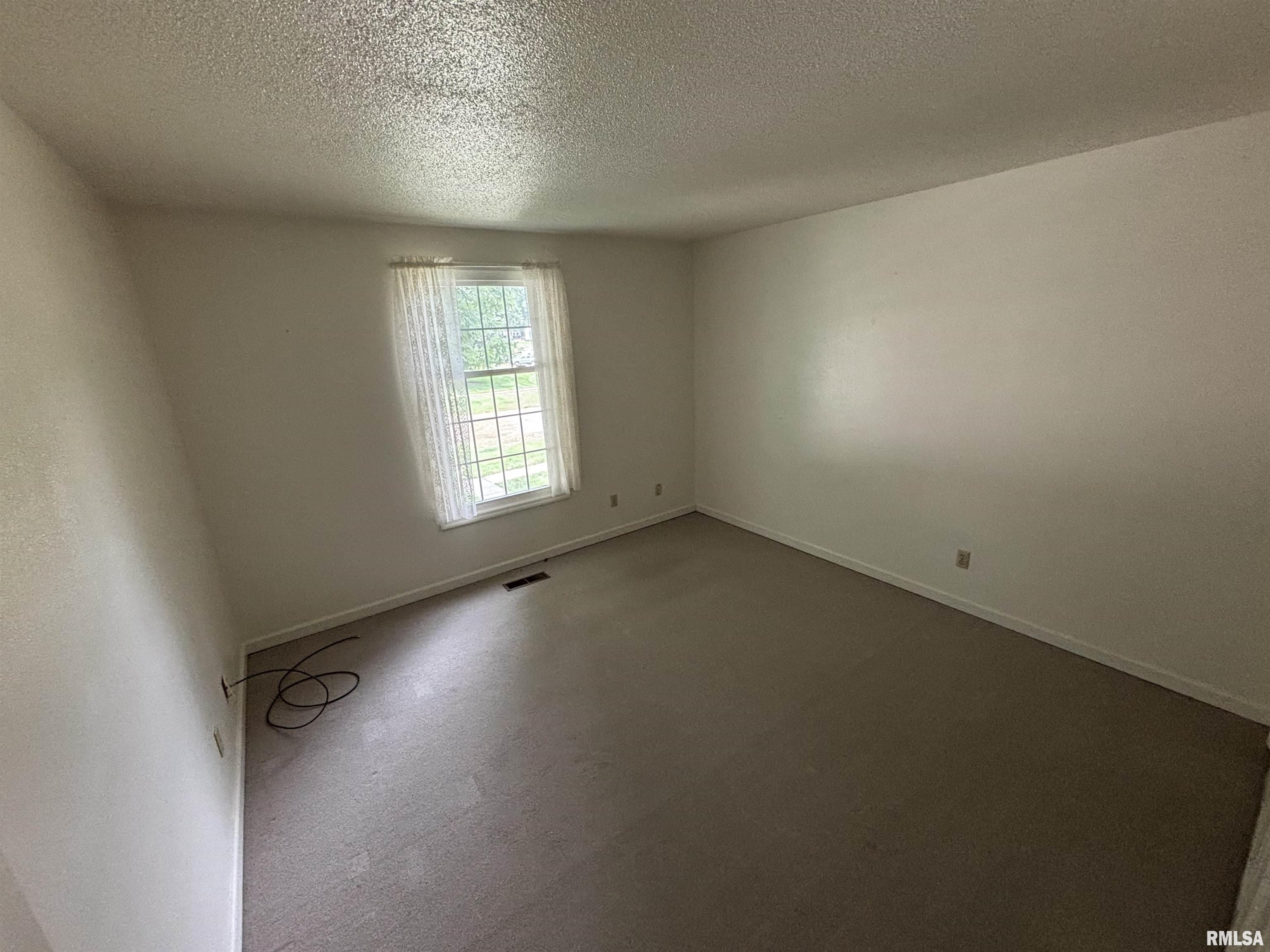 295 Jamestown Road Macomb, IL 61455 - Photo 17 of 17 Gallery Image 17