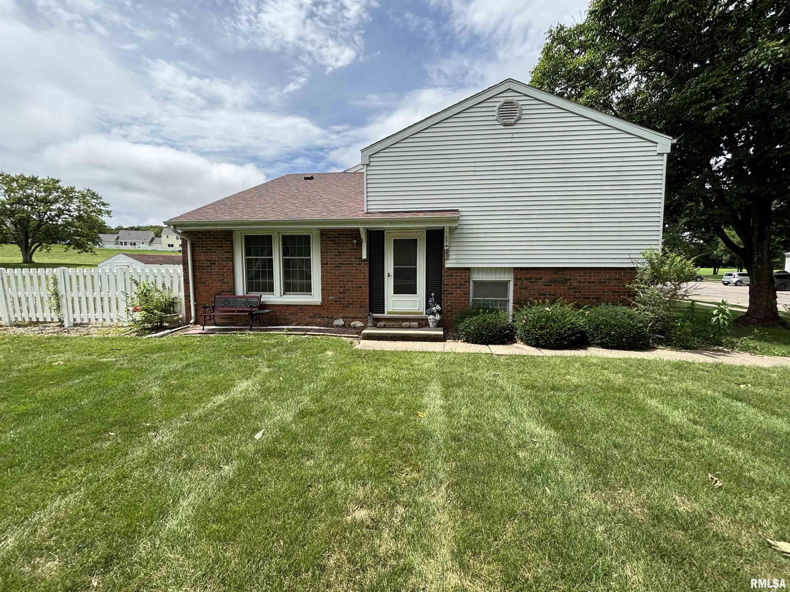 295 Jamestown Road Macomb, IL 61455 - Photo 2 of 17 Gallery Image 2