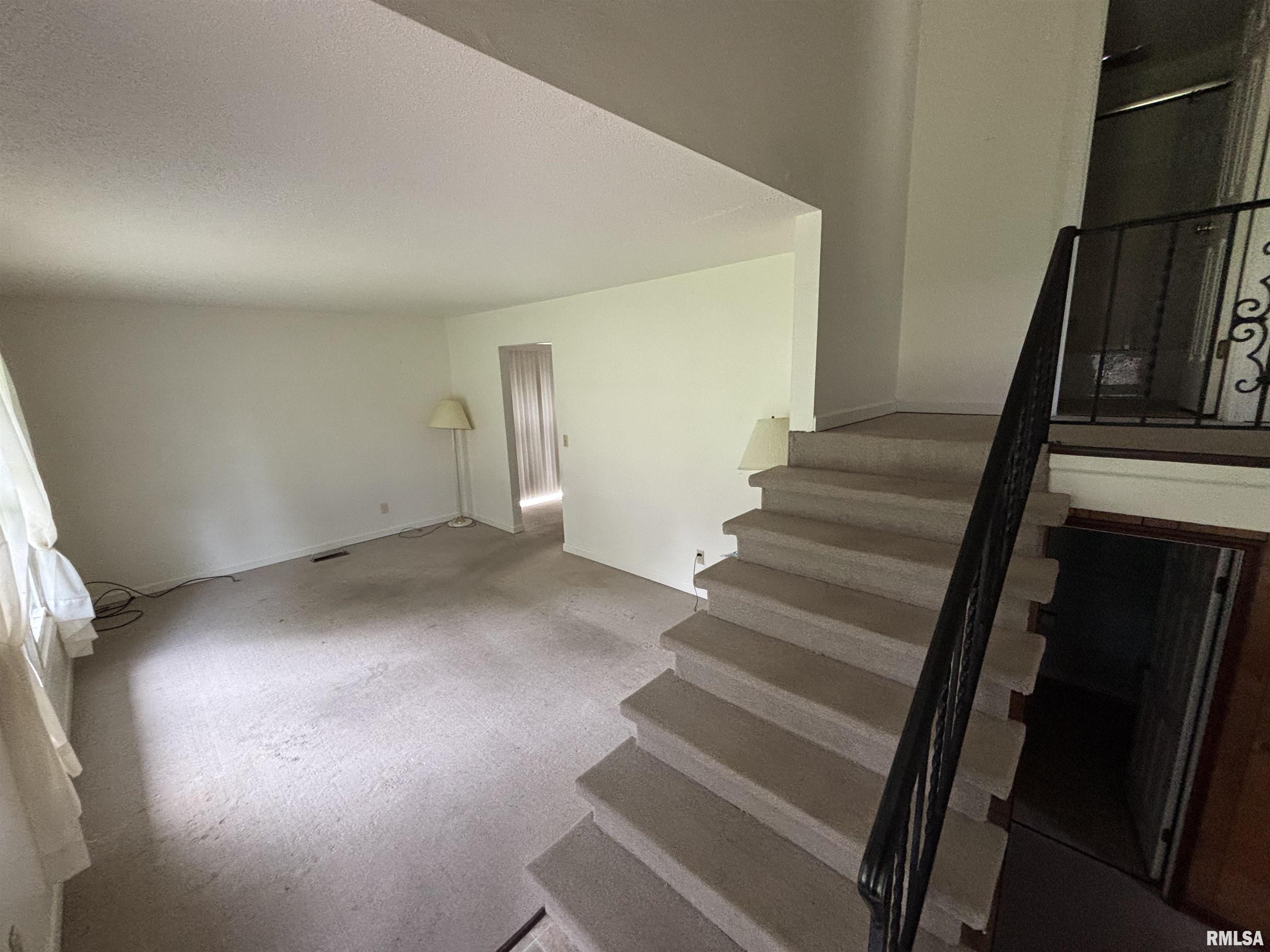 295 Jamestown Road Macomb, IL 61455 - Photo 4 of 17 Gallery Image 4