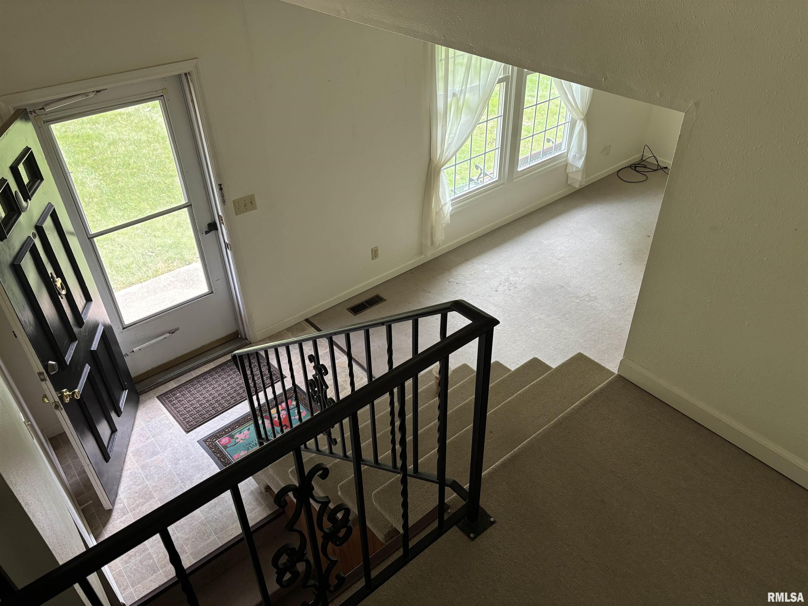 295 Jamestown Road Macomb, IL 61455 - Photo 8 of 17 Gallery Image 8