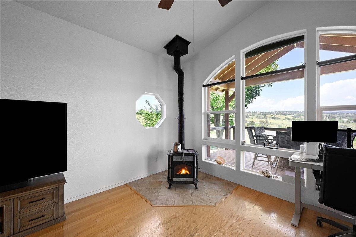 7497 McCourtney Road Lincoln, CA 95648 - Photo 21 of 73 a living room with furniture and a flat screen tv