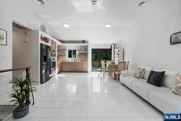 $899,000 | 531 Chestnut Place, Teaneck, NJ 07666