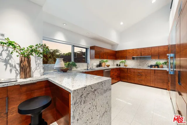 $2,645,000 | 235 Ocean Park Boulevard, Unit 1, Santa Monica, CA 90405