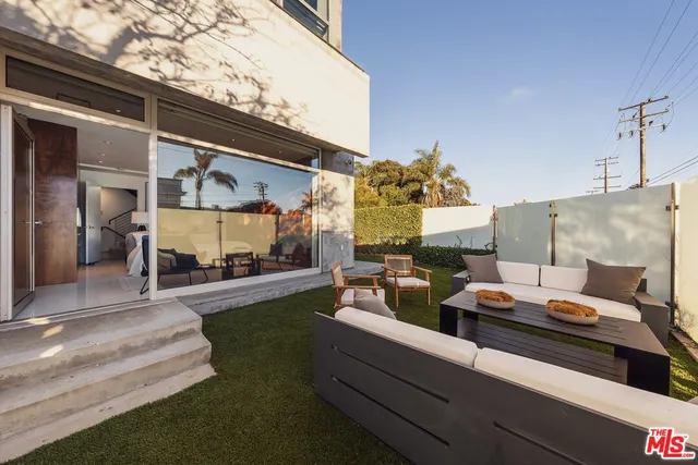 $2,645,000 | 235 Ocean Park Boulevard, Unit 1, Santa Monica, CA 90405