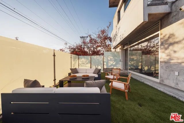 $2,645,000 | 235 Ocean Park Boulevard, Unit 1, Santa Monica, CA 90405