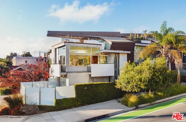 $2,645,000 | 235 Ocean Park Boulevard, Unit 1, Santa Monica, CA 90405