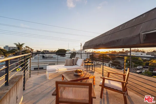 $2,645,000 | 235 Ocean Park Boulevard, Unit 1, Santa Monica, CA 90405