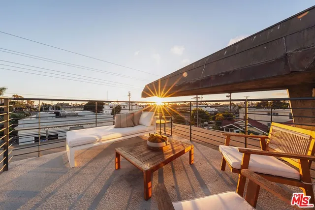 $2,645,000 | 235 Ocean Park Boulevard, Unit 1, Santa Monica, CA 90405