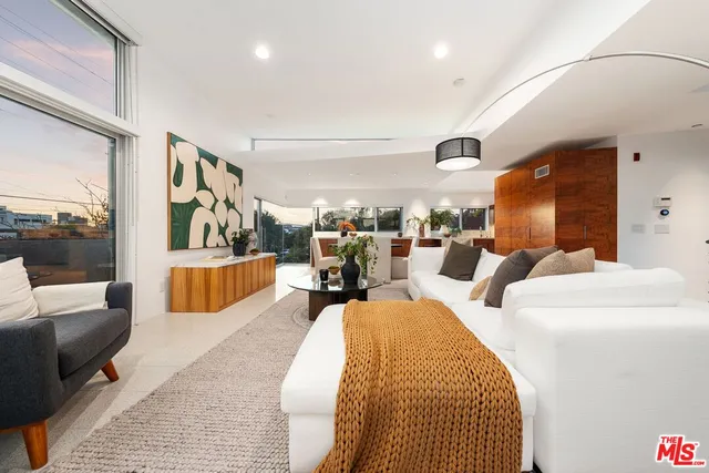 $2,645,000 | 235 Ocean Park Boulevard, Unit 1, Santa Monica, CA 90405