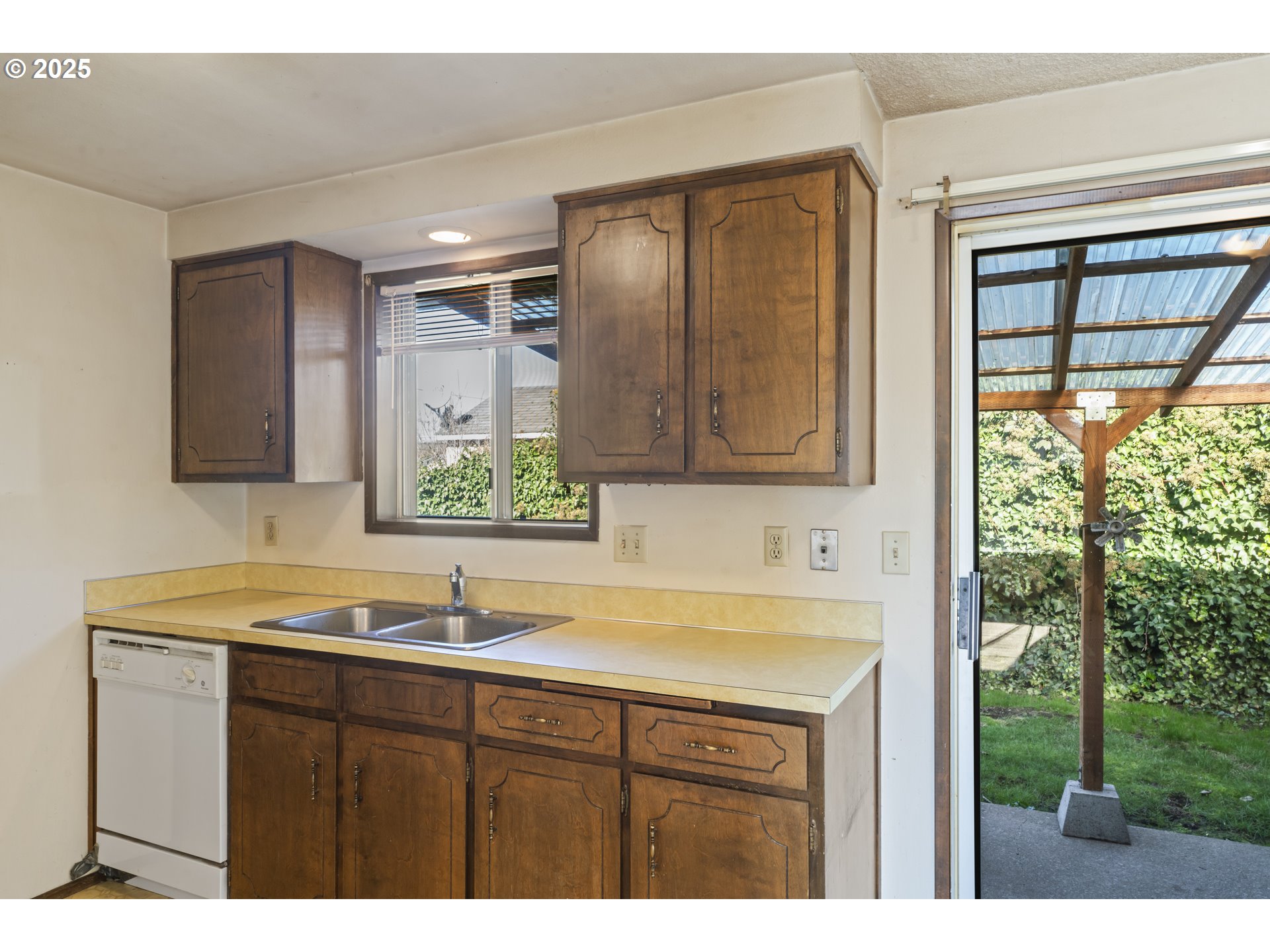 782 V Street Springfield, OR 97477 - Photo 14 of 45