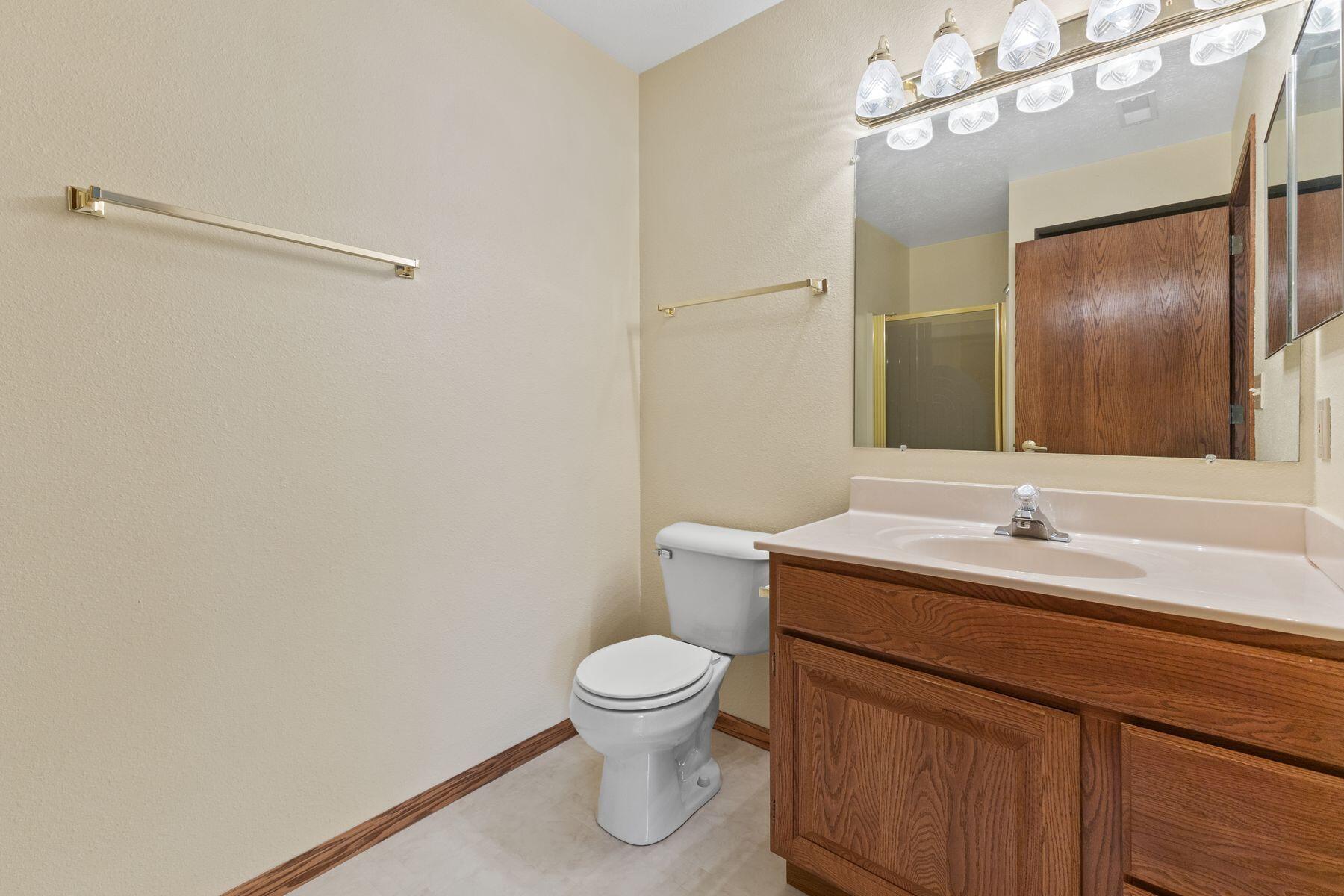 1680 96th Street, Unit 7 Sturtevant, WI 53177 - Photo 21 of 26 Main Bath