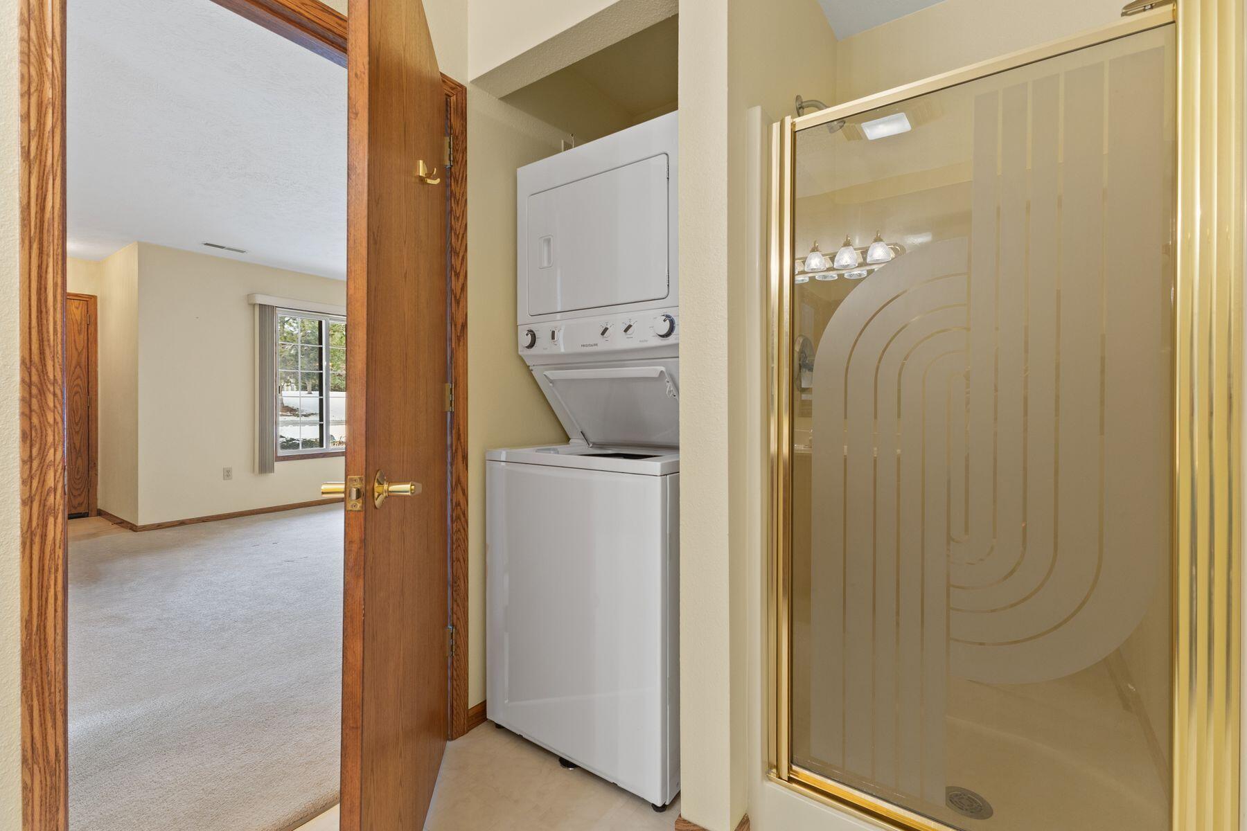 1680 96th Street, Unit 7 Sturtevant, WI 53177 - Photo 22 of 26 Main Bath with Laundry