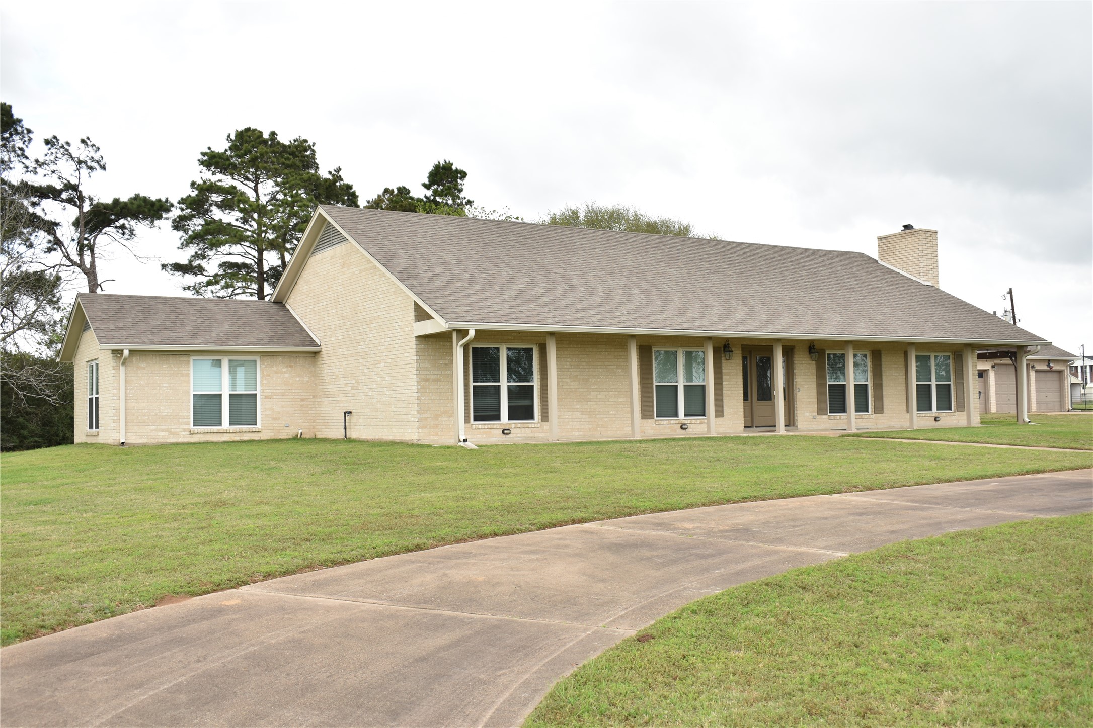 35564 Brumlow Road Hempstead, TX 77445 - Photo 3 of 18 a front view of a house with a garden