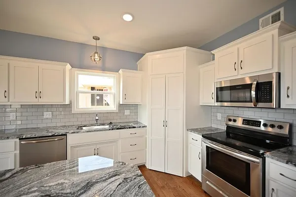 $488,000 | 107 Johnson Circle, Dearborn, MO 64439