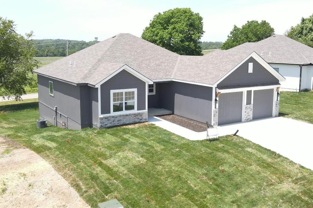 107 Johnson Circle Dearborn, MO 64439 - Photo 3 of 34