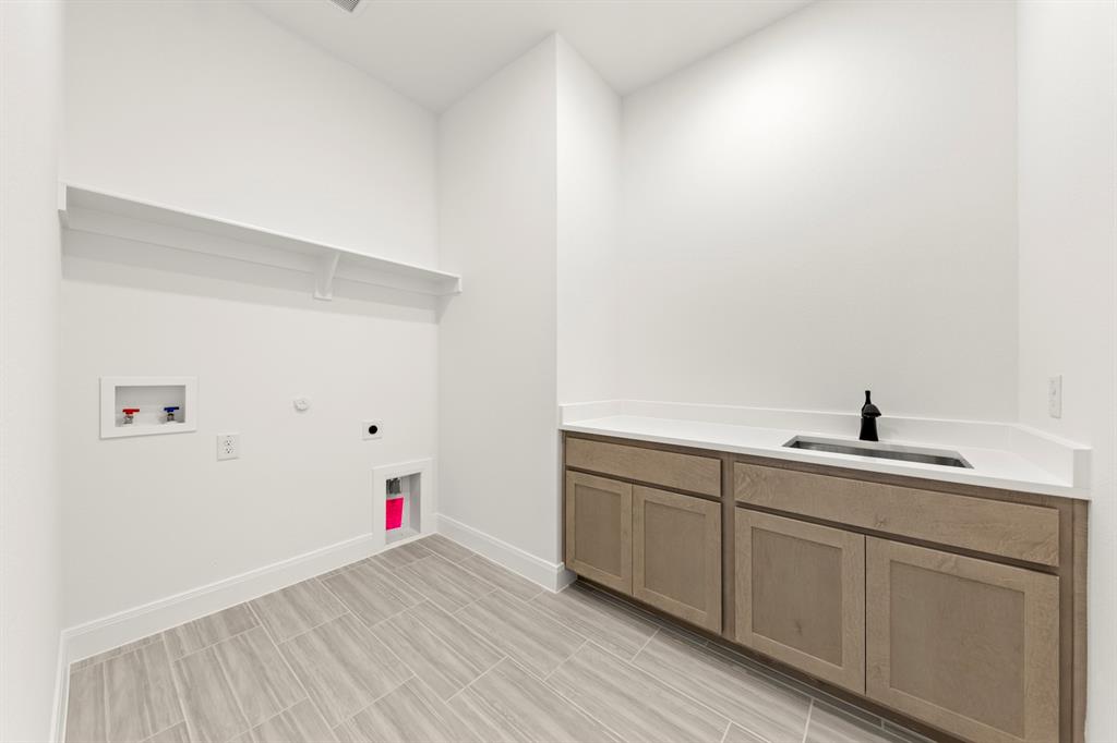 605 Bunchberry Street Justin, TX 76247 - Photo 8 of 28 07. 605 Bunchberry - Utility