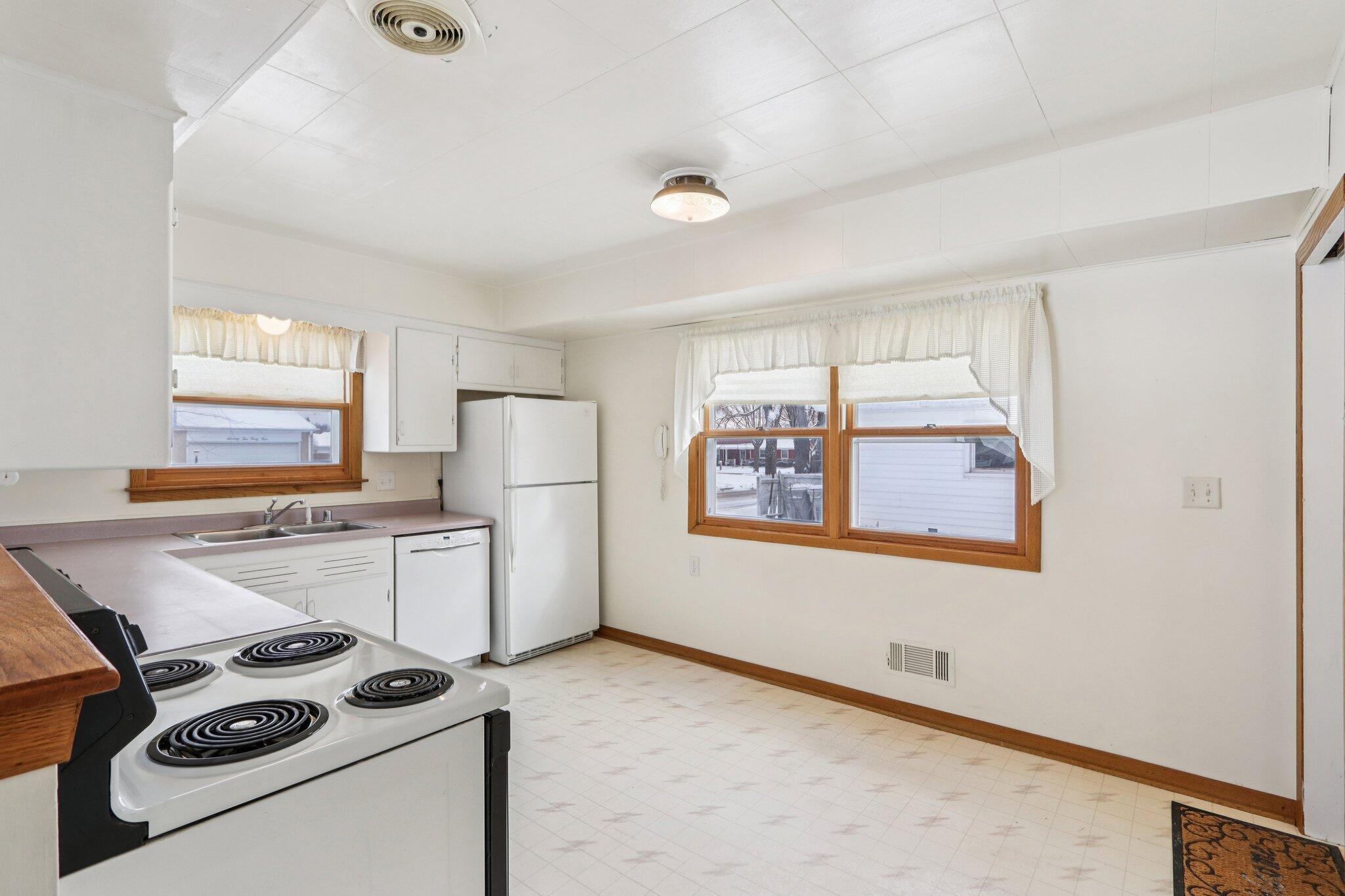 3946 South 73rd Street Milwaukee, WI 53220 - Photo 11 of 36 11-web-or-mls-S 73rd St-S2201-011