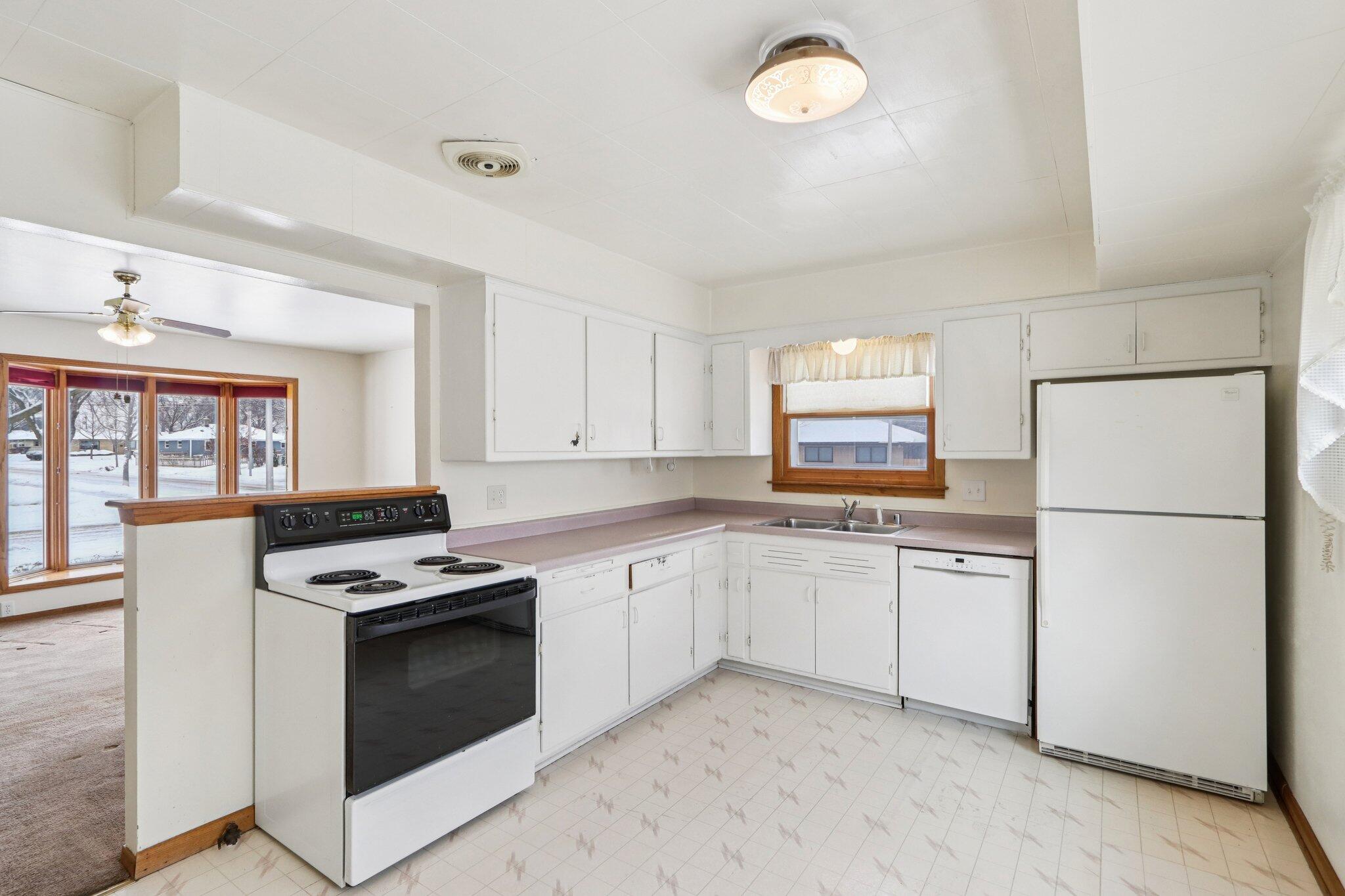 3946 South 73rd Street Milwaukee, WI 53220 - Photo 12 of 36 12-web-or-mls-S 73rd St-S2201-012