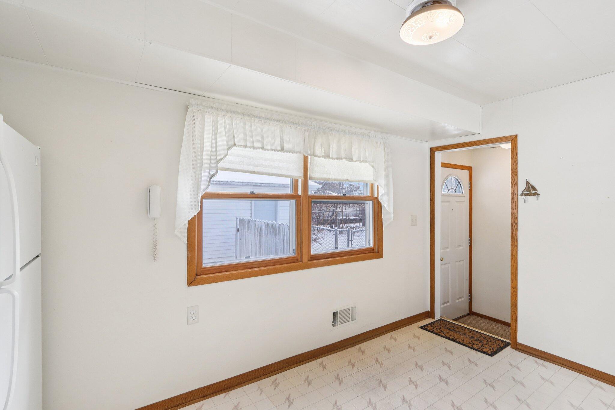 3946 South 73rd Street Milwaukee, WI 53220 - Photo 14 of 36 14-web-or-mls-S 73rd St-S2201-014