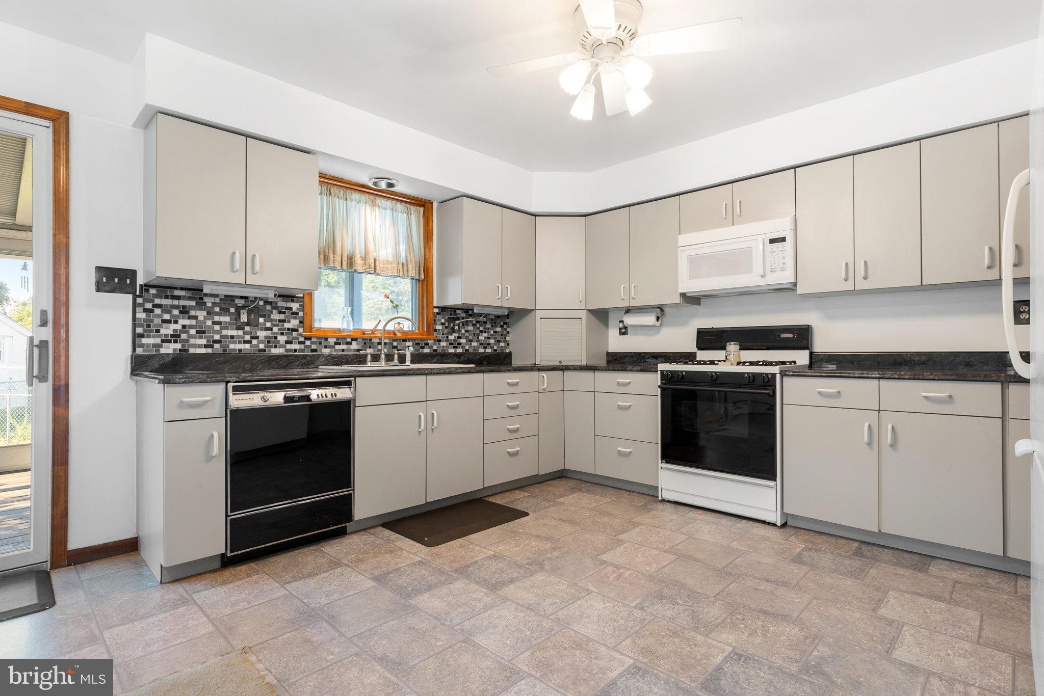 1121 Providence Road Springfield, PA 19064 - Photo 9 of 26